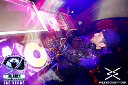 BodyEnglish_123109_NYE_LasVegas_076