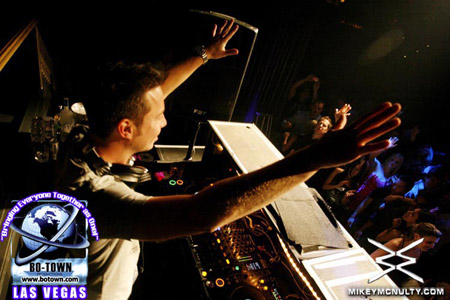 Godskitchen_SandervanDoorn_BodyEnglish_LasVegas_102109_095