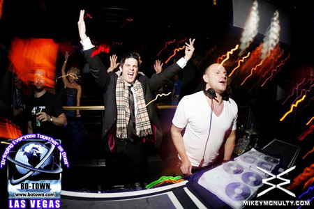 Godskitchen_BodyEnglish_MarkNight_10709_051