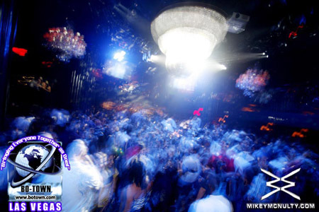 Godskitchen_MissNine_BodyEnglish_LasVegas_81209_04