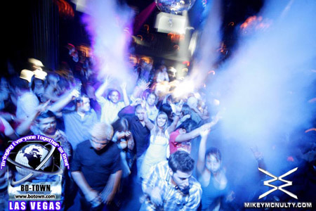 Godskitchen_MissNine_BodyEnglish_LasVegas_81209_84