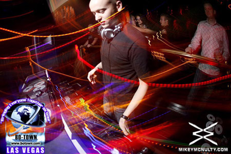 Godskitchen_BodyEnglish_AndyMoor_LasVegas_82609_010