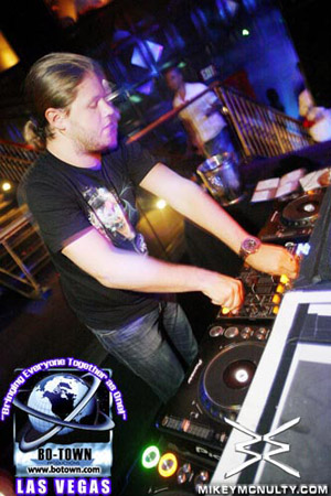 Godskitchen_BodyEnglish_HardRockHotel_JohnDahlback_91609_37