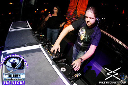 Godskitchen_BodyEnglish_HardRockHotel_JohnDahlback_91609_40