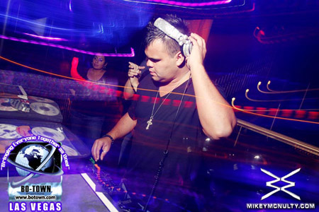 Godskitchen_BodyEnglish_HardRockHotel_JohnDahlback_91609_82