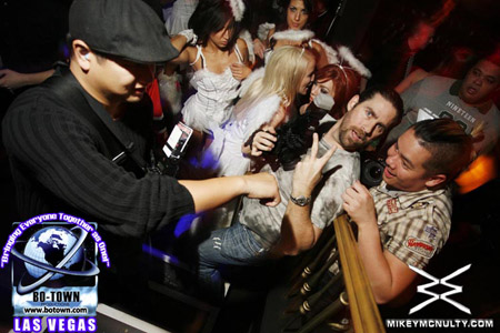 Godskitchen_BodyEnglish_RogerSanchez_120909_041