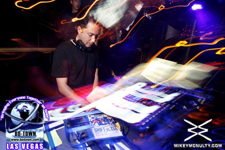 Godskitchen_NicFanciulli_BodyEnglish_LasVegas_120209_097