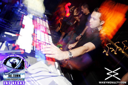 Godskitchen_NicFanciulli_BodyEnglish_LasVegas_120209_098