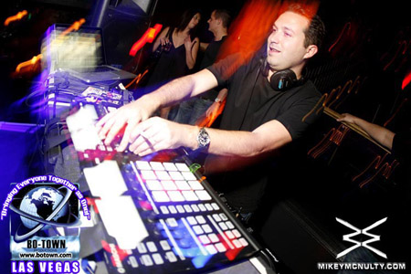 Godskitchen_NicFanciulli_BodyEnglish_LasVegas_120209_104