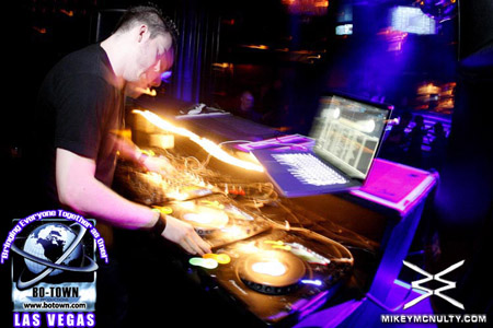 Godskitchen_NicFanciulli_BodyEnglish_LasVegas_120209_126