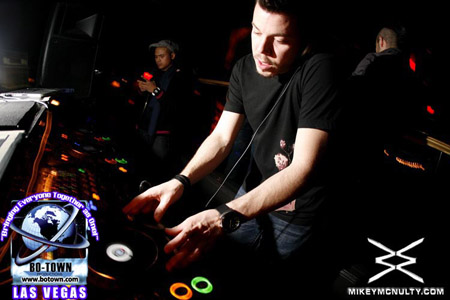 Godskitchen_NicFanciulli_BodyEnglish_LasVegas_120209_134