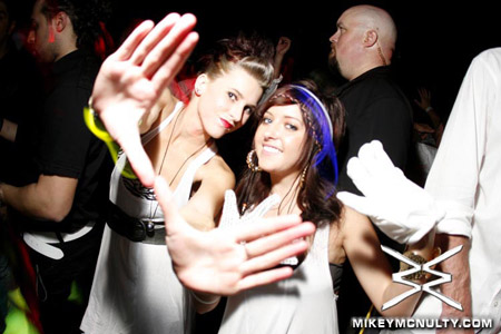 MoonNightclub_DjDan_DonaldGlaude_DaveGarcia_92009_023