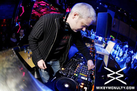 AboveandBeyond_JordanStevens_BoomJinx_Moon_LasVegas_112209_003