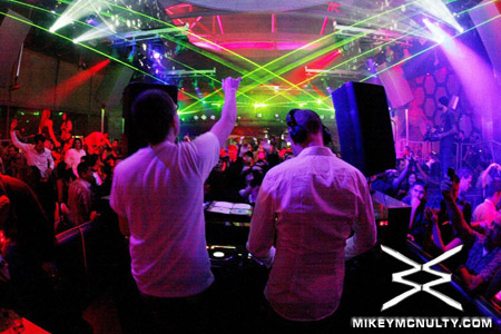 AboveandBeyond_JordanStevens_BoomJinx_Moon_LasVegas_112209_053