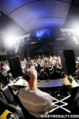 AboveandBeyond_JordanStevens_BoomJinx_Moon_LasVegas_112209_087