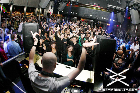 AboveandBeyond_JordanStevens_BoomJinx_Moon_LasVegas_112209_103