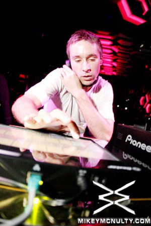 GoodlifeSundays_MoonNightclub_EddieHalliwell_120609_38