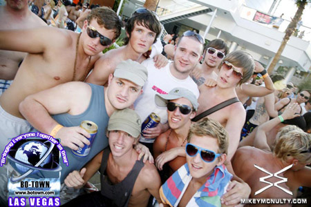 FabulousFestival-CarlCox-PalmsPool-9609_042