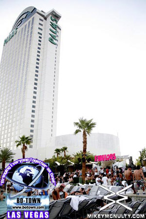 FabulousFestival-CarlCox-PalmsPool-9609_100