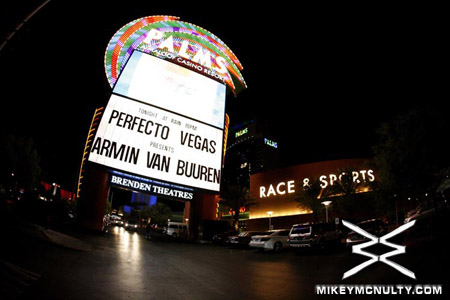 ArminvanBuuren_Perfecto_RainNightclub_LasVegas_101009_002