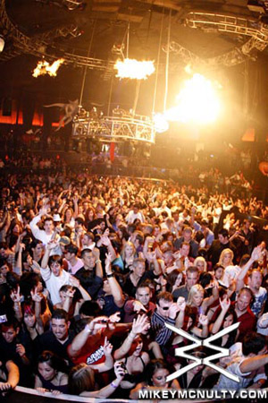 ArminvanBuuren_Perfecto_RainNightclub_LasVegas_101009_027