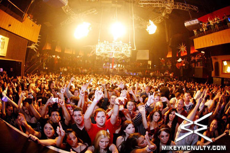 ArminvanBuuren_Perfecto_RainNightclub_LasVegas_101009_028