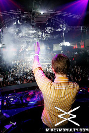 ArminvanBuuren_Perfecto_RainNightclub_LasVegas_101009_059