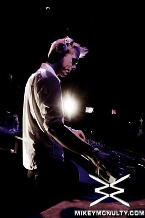 ArminvanBuuren_Perfecto_RainNightclub_LasVegas_101009_065