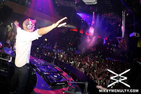 ArminvanBuuren_Perfecto_RainNightclub_LasVegas_101009_072