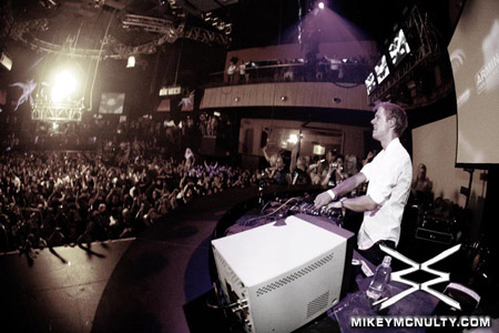 ArminvanBuuren_Perfecto_RainNightclub_LasVegas_101009_161