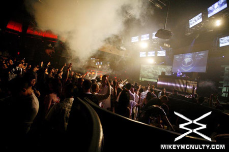 PerfectoVegas_Rain_FelixDaHousecat_121909_004