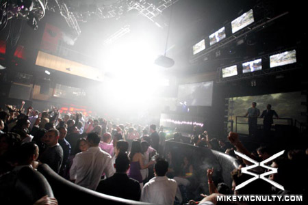 PerfectoVegas_Rain_FelixDaHousecat_121909_005