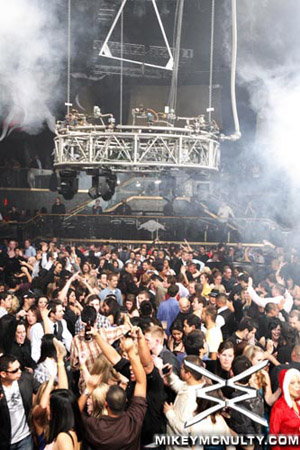 PerfectoVegas_Rain_FelixDaHousecat_121909_020