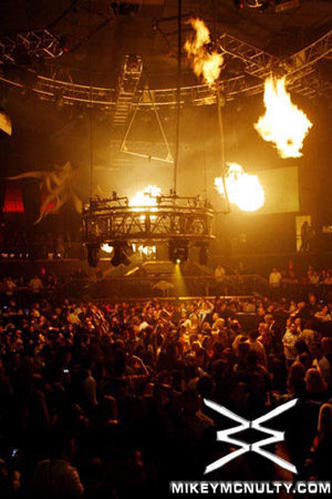 PerfectoVegas_Rain_FelixDaHousecat_121909_021