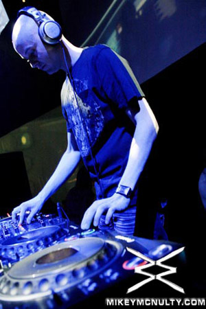 PerfectoVegas_Rain_FelixDaHousecat_121909_022