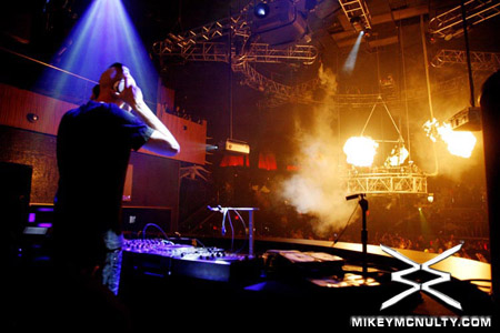 PerfectoVegas_Rain_FelixDaHousecat_121909_024