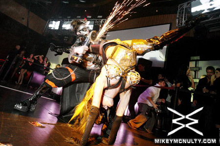 PerfectoVegas_Rain_FelixDaHousecat_121909_059