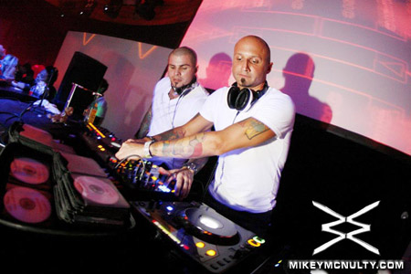 PerfectoVegas_Rain_FelixDaHousecat_121909_074