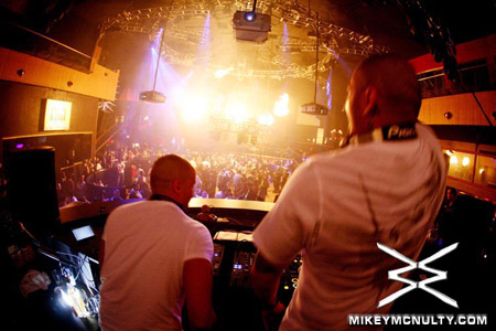 PerfectoVegas_Rain_FelixDaHousecat_121909_077