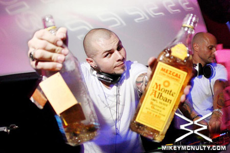 PerfectoVegas_Rain_FelixDaHousecat_121909_091