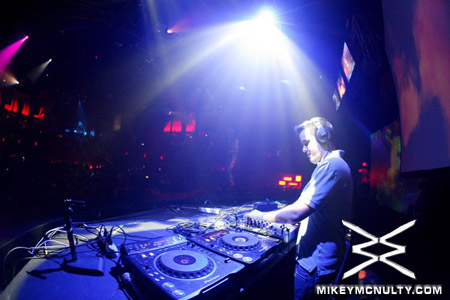 MarkusSchulz_BlakeJarrell_Perfecto_Rain_LasVegas_112109_020