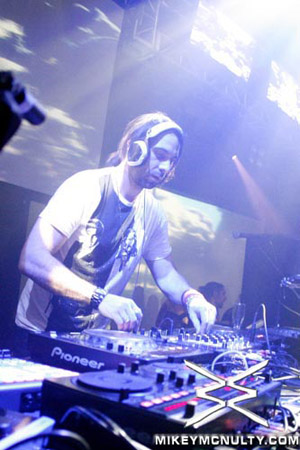 PerfectoVegas_MennoDeJong_RainNightclub_121209_002