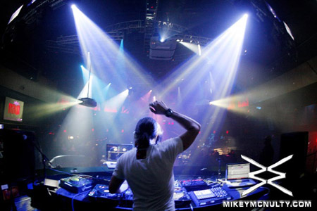 PerfectoVegas_MennoDeJong_RainNightclub_121209_010