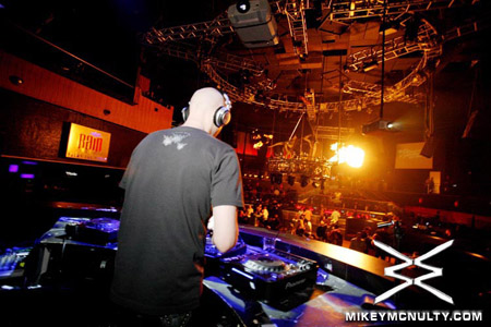 Perfecto_NYE_RainNightclub_123109_049