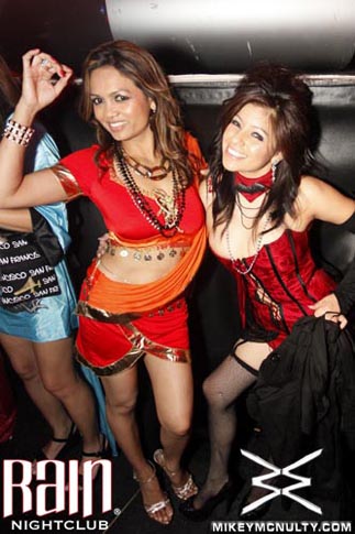 103010_Rain_Perfecto_KillerCostumes_015