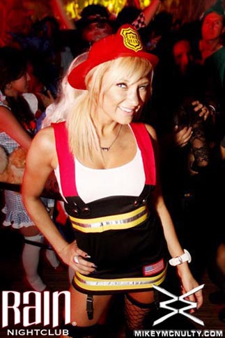103010_Rain_Perfecto_KillerCostumes_016