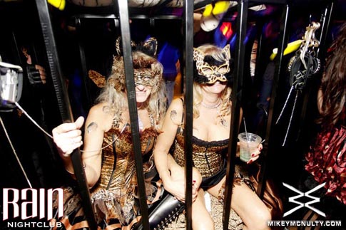 103010_Rain_Perfecto_KillerCostumes_024