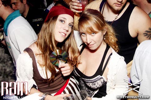 103010_Rain_Perfecto_KillerCostumes_027