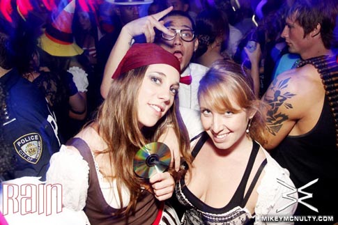 103010_Rain_Perfecto_KillerCostumes_028