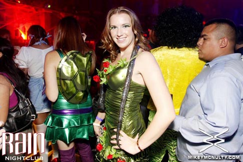 103010_Rain_Perfecto_KillerCostumes_029